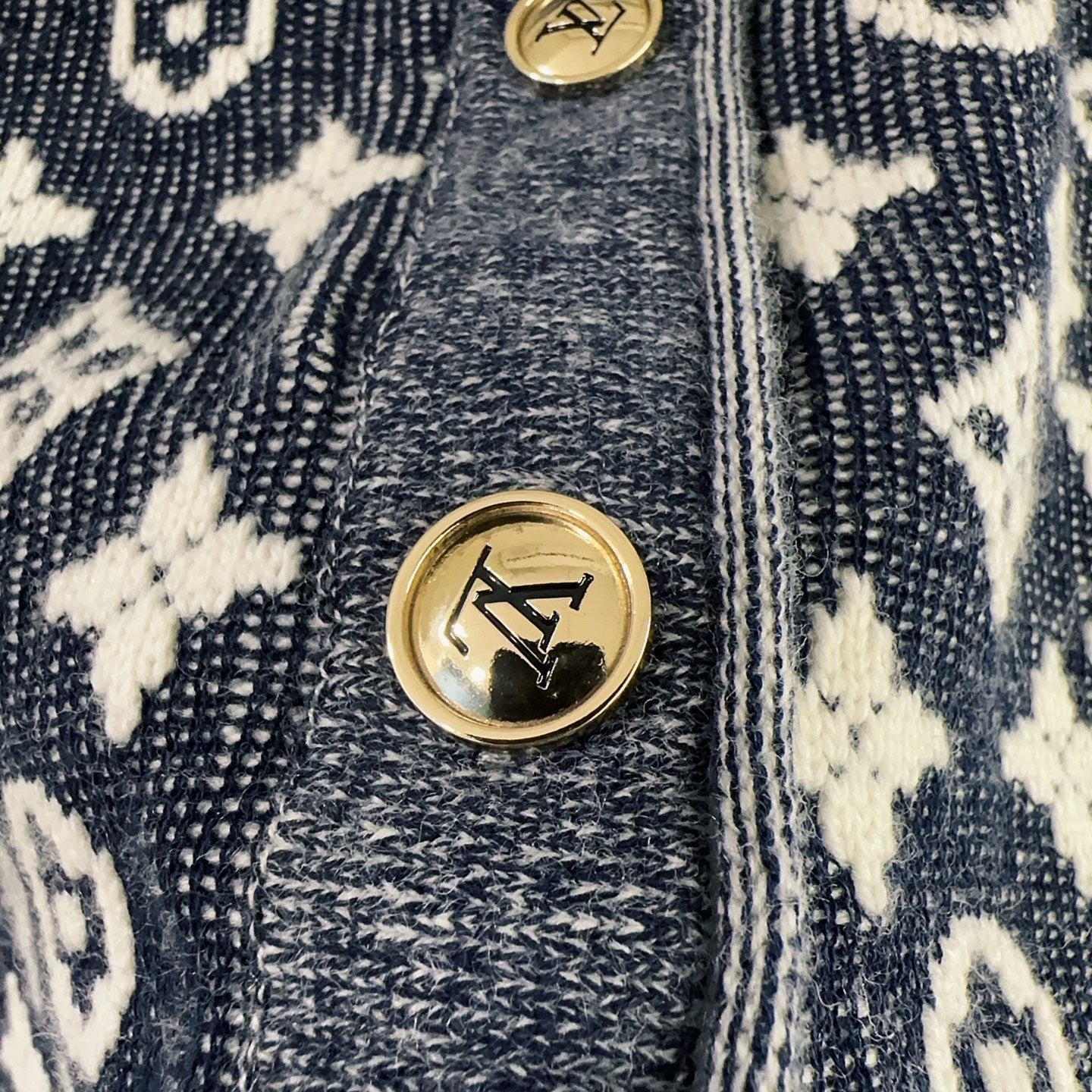 Strickjacke der Heavy Industry-Serie