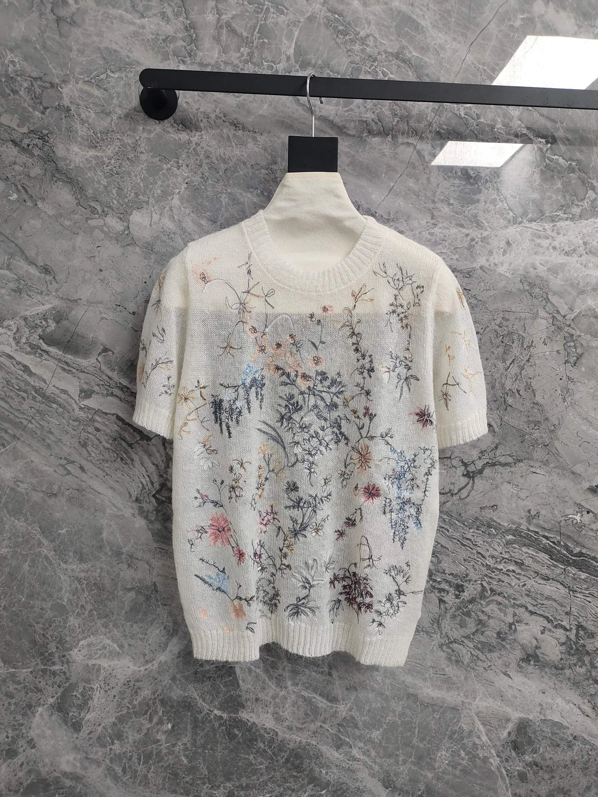 C   White short-sleeved sweater