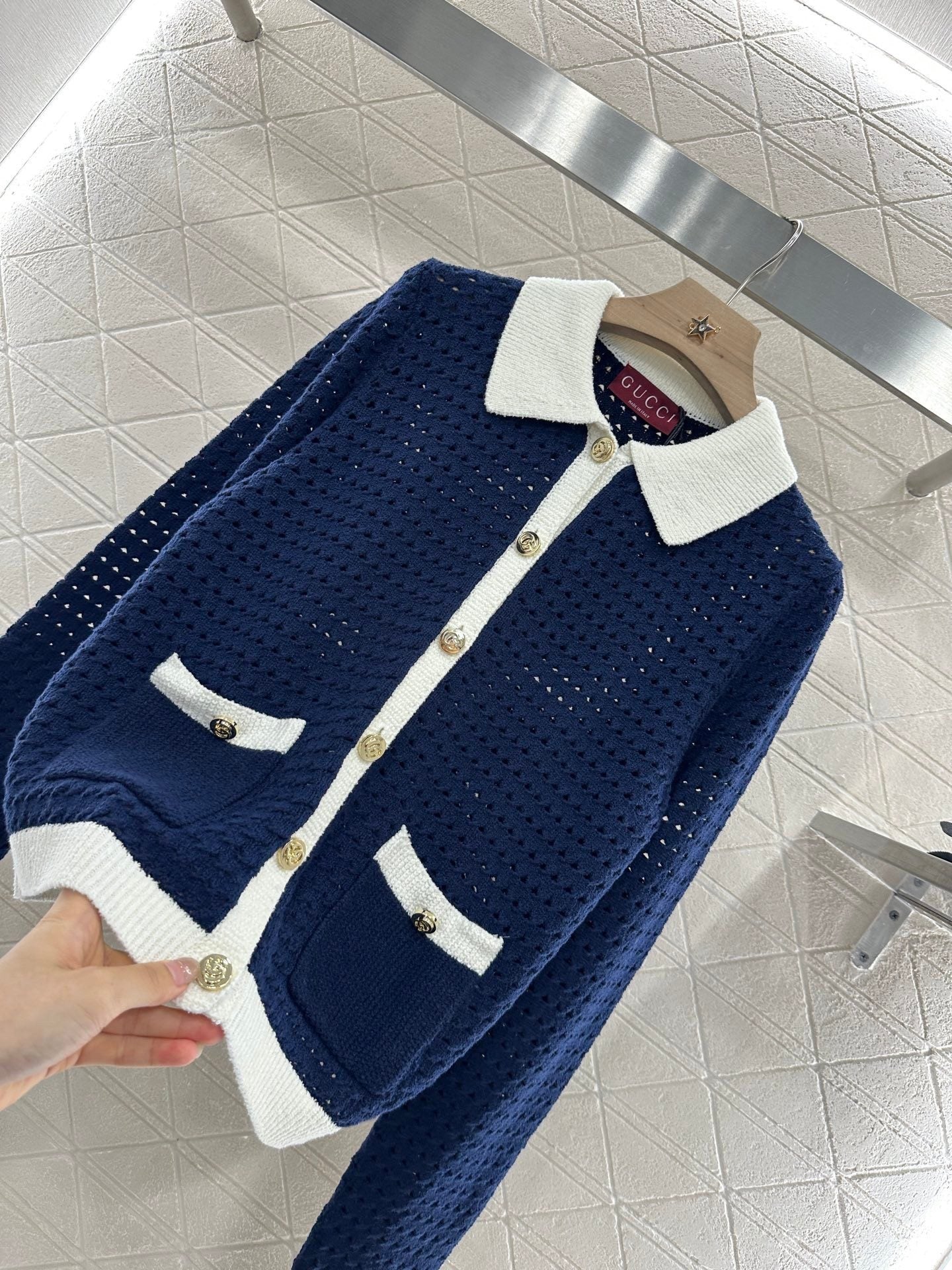 Durchbrochene Strickjacke