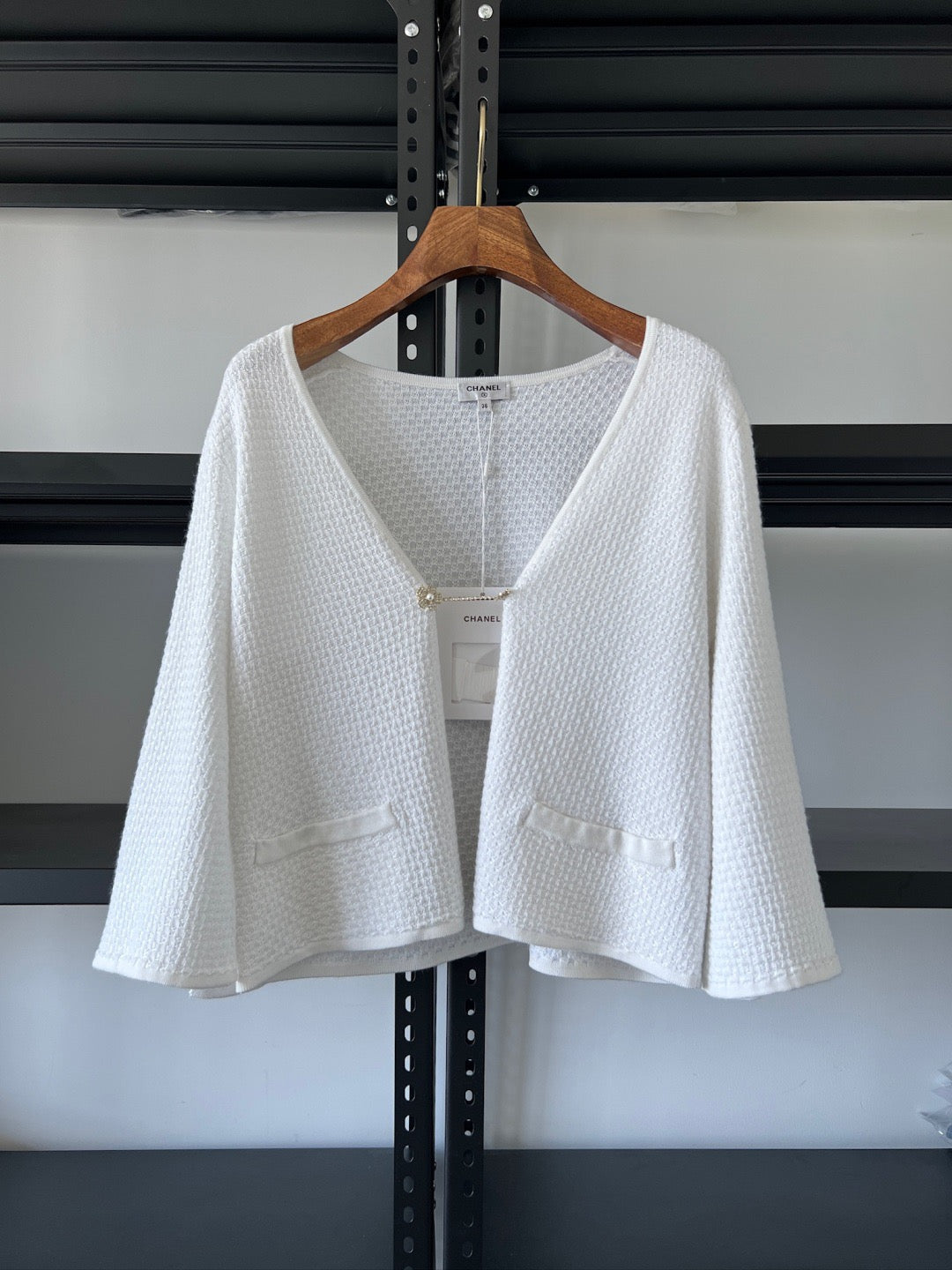 Camellia – Strickjacke mit Rautenknöpfen