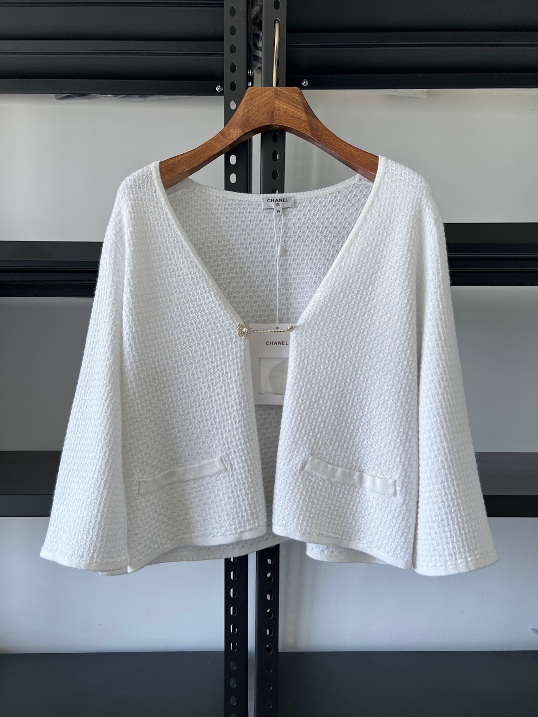 Camellia – Strickjacke mit Rautenknöpfen