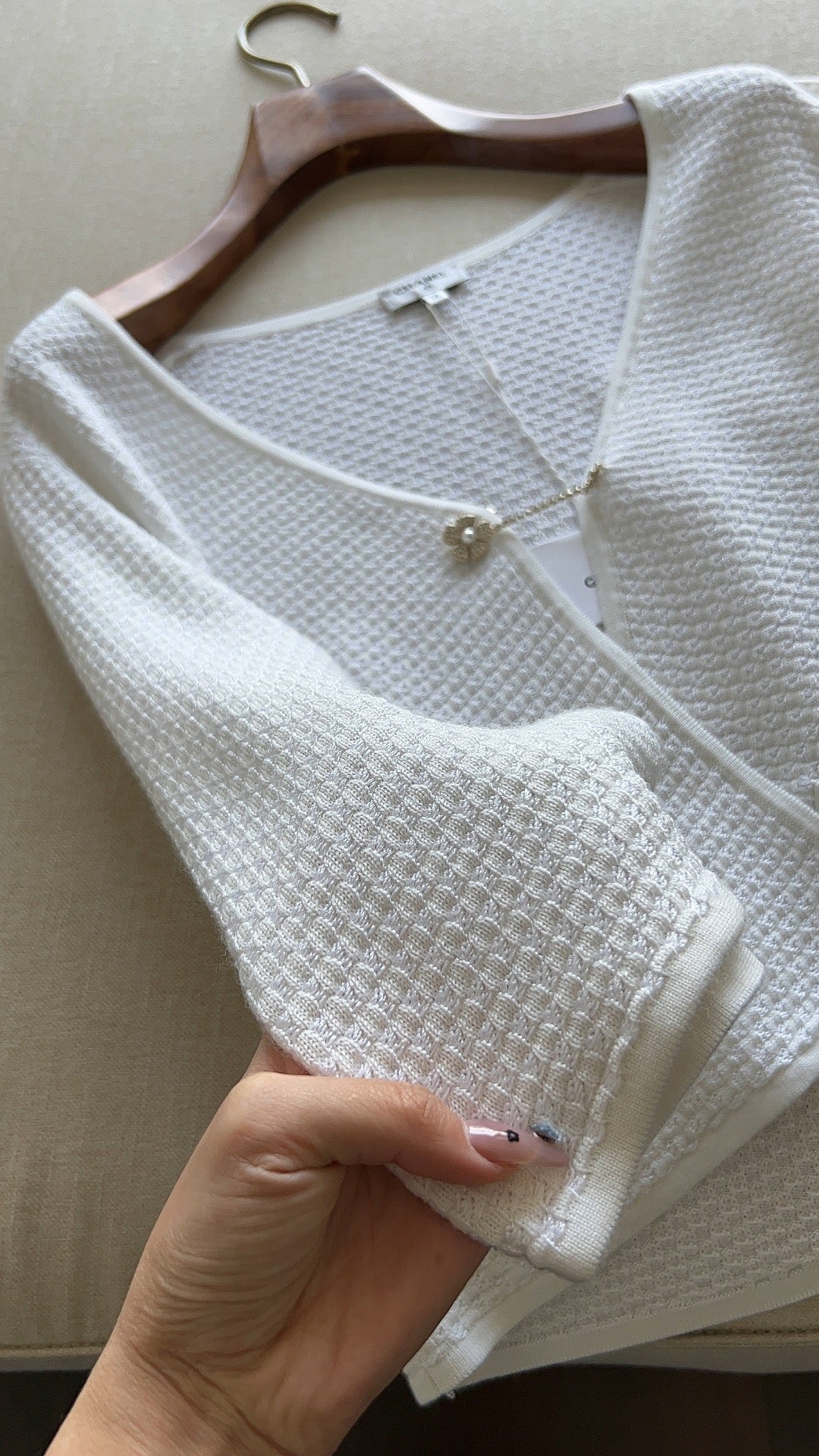 Camellia – Strickjacke mit Rautenknöpfen