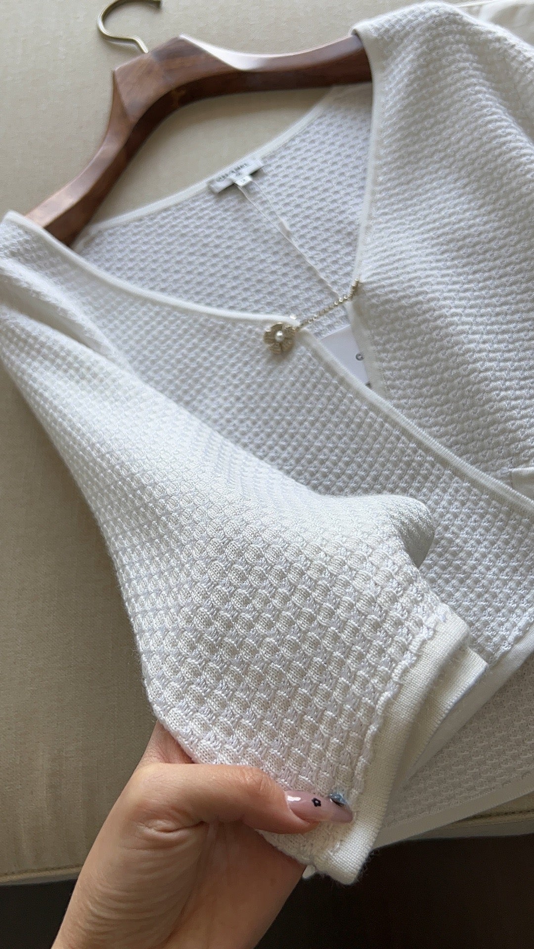 Camellia – Strickjacke mit Rautenknöpfen