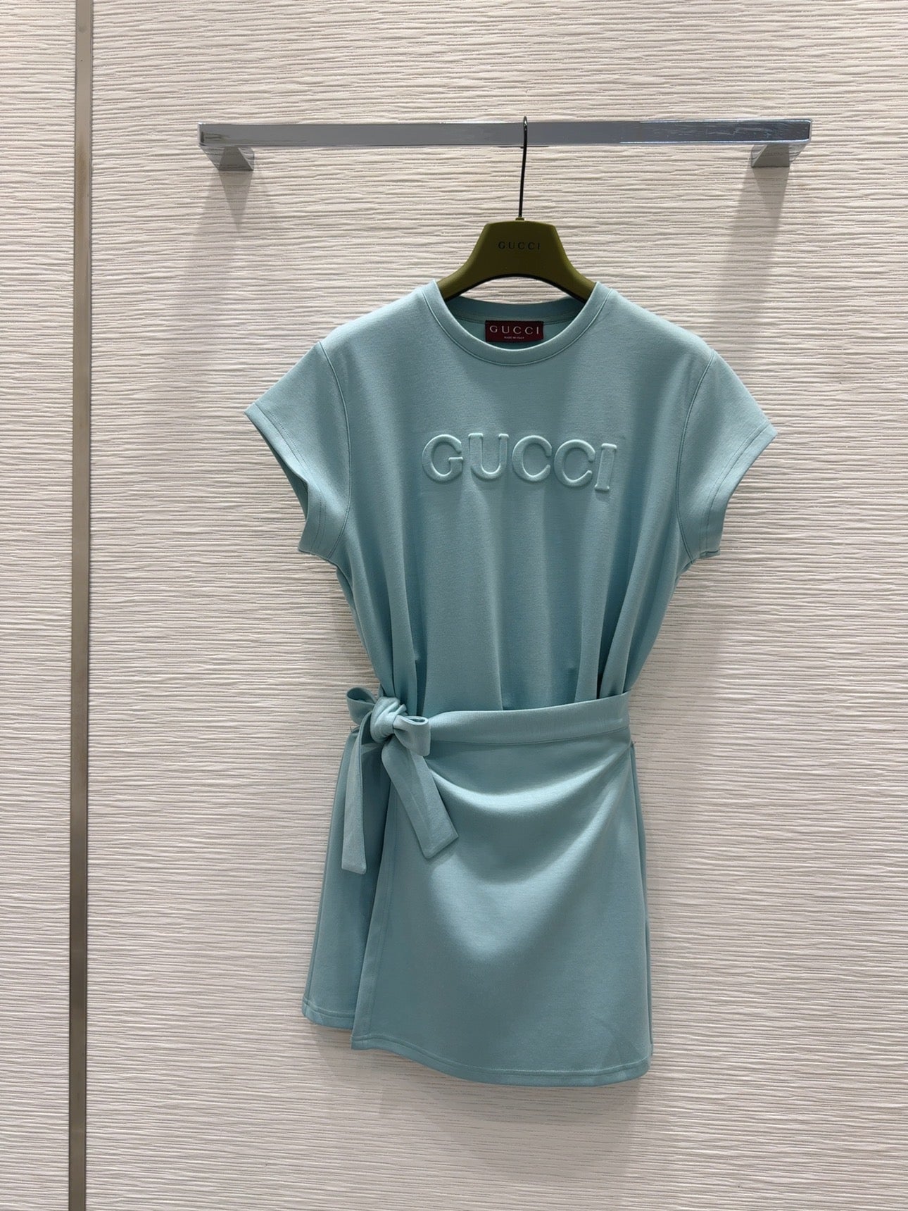 Gespleißtes kurzärmeliges Baumwollkleid