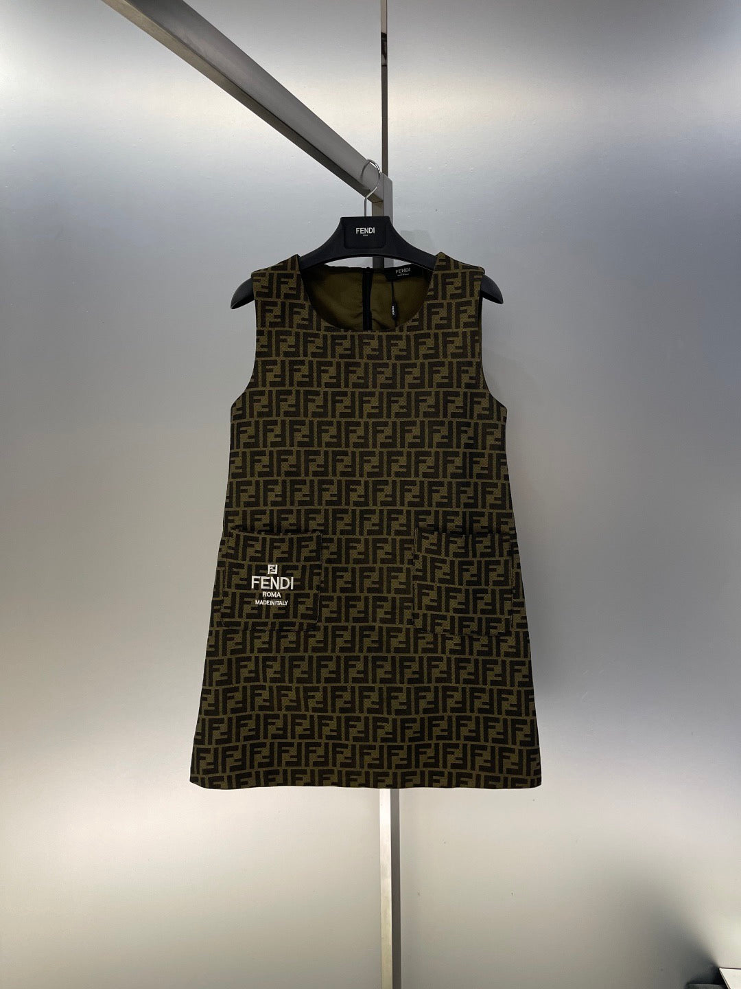 FD pocket letter embroidery all over double F letter jacquard monogram round neck vest dress