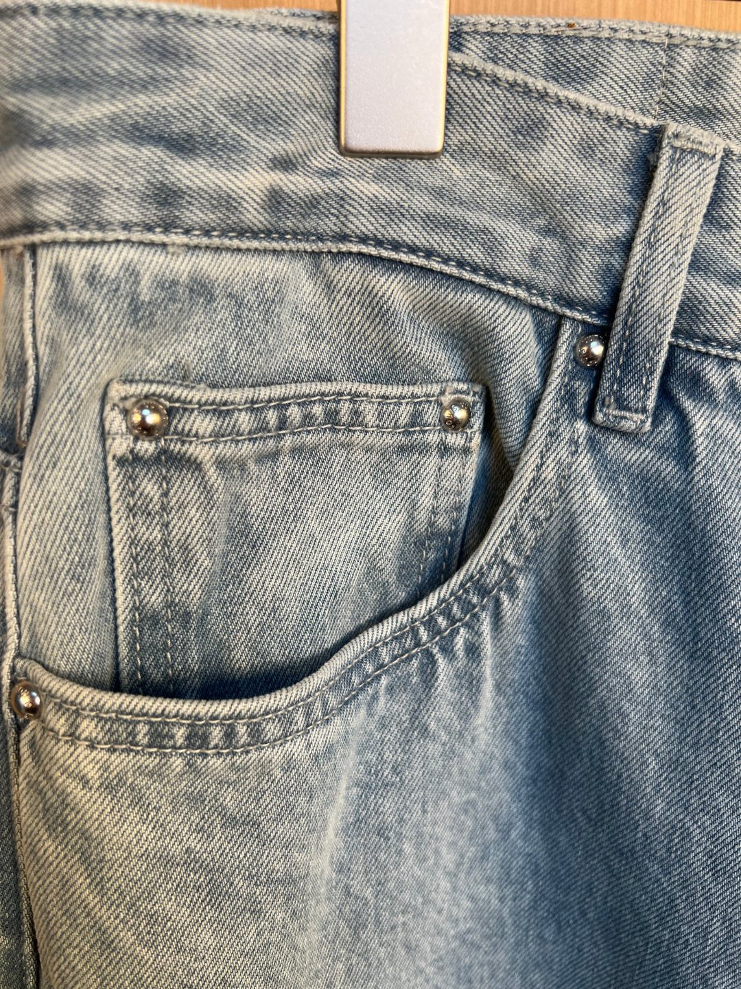 Zerrissene Jeanshose im Jacquard-Wolkenmuster