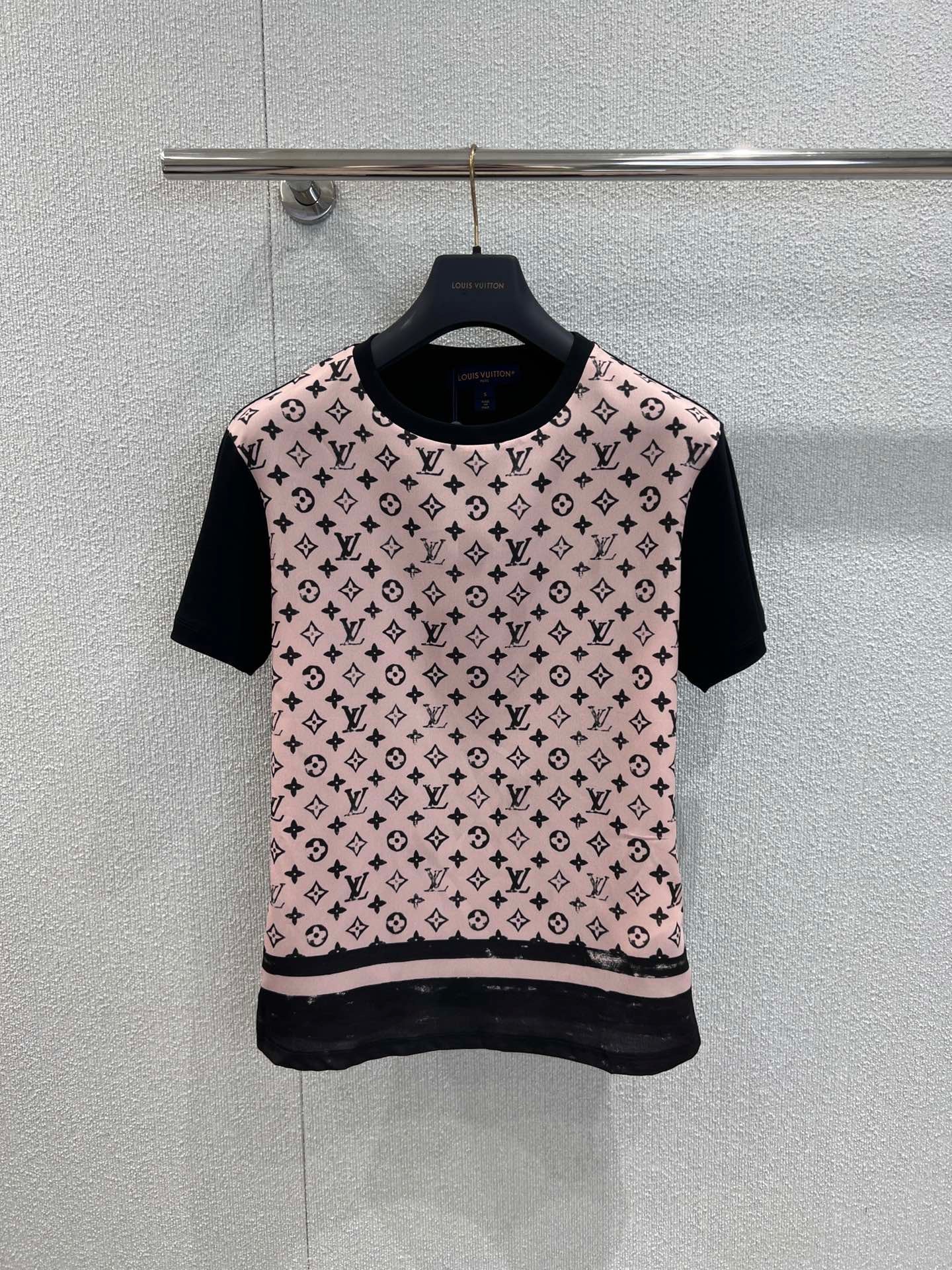 Kurzärmliges T-Shirt mit Rundhalsausschnitt und Jacquard-Nähten