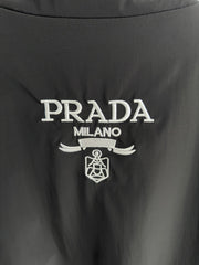 veste avec logo triangle en métal