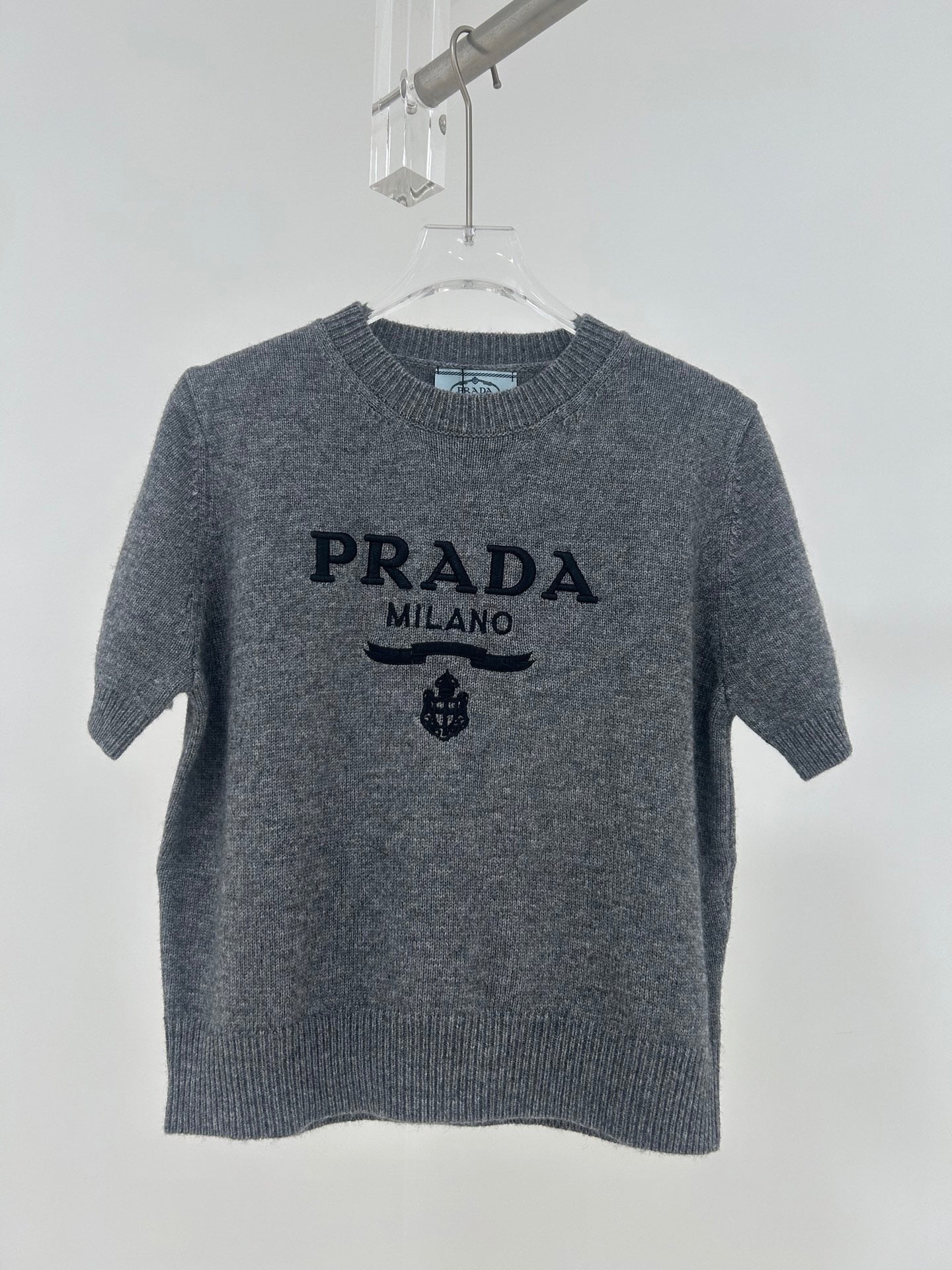 Manches courtes en laine tricotée avec logo lettre brodé 3D