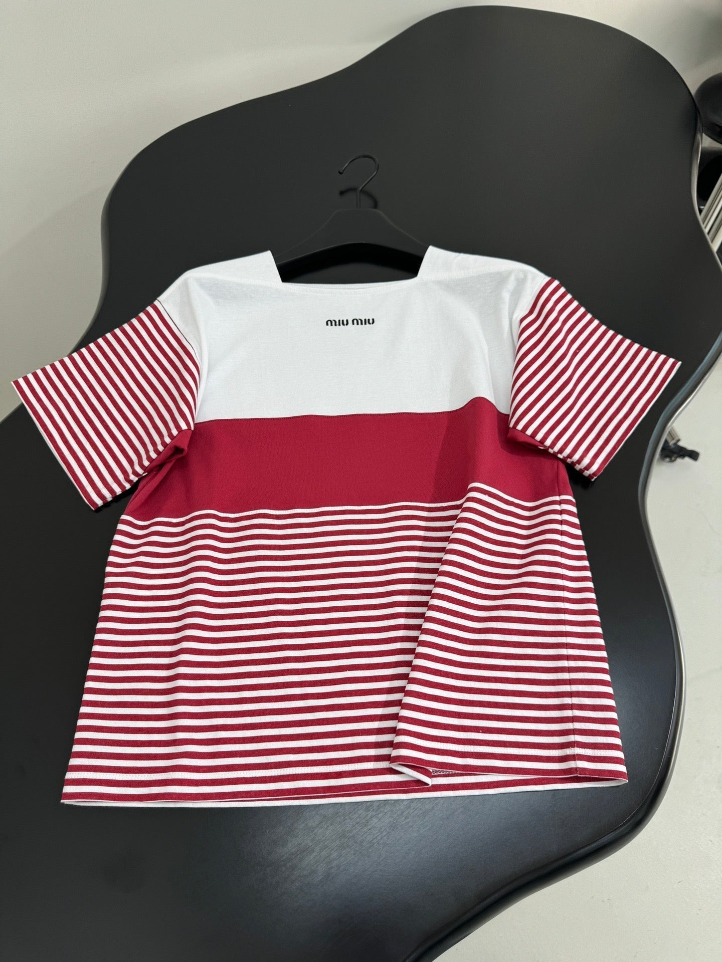 Gestreiftes T-Shirt aus Baumwolle