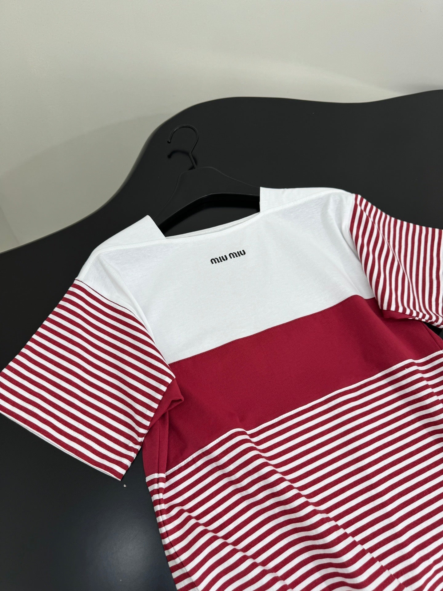 Gestreiftes T-Shirt aus Baumwolle