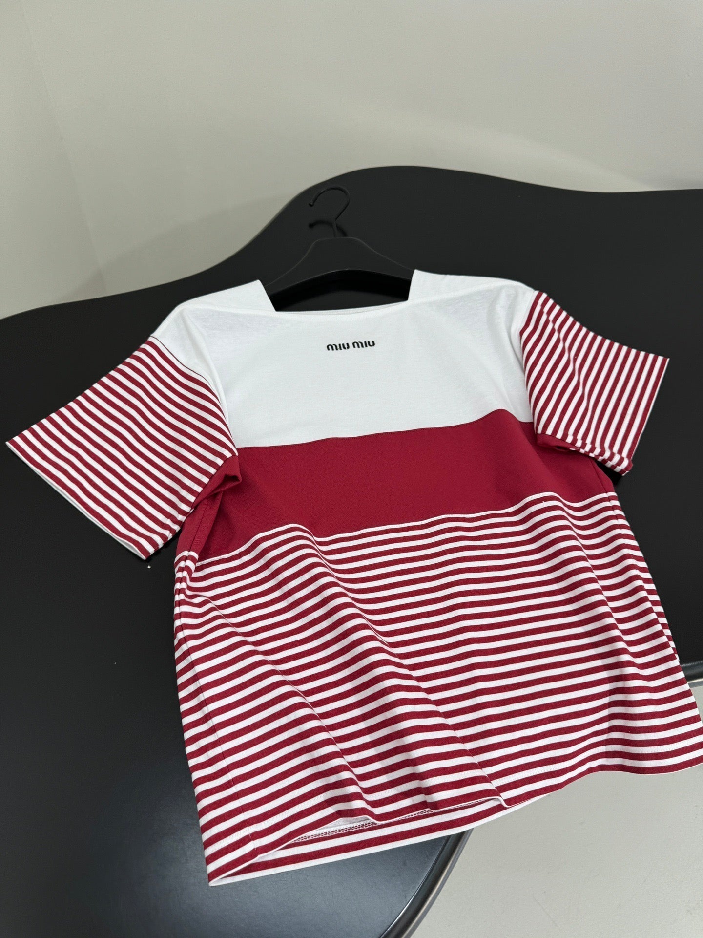 Gestreiftes T-Shirt aus Baumwolle