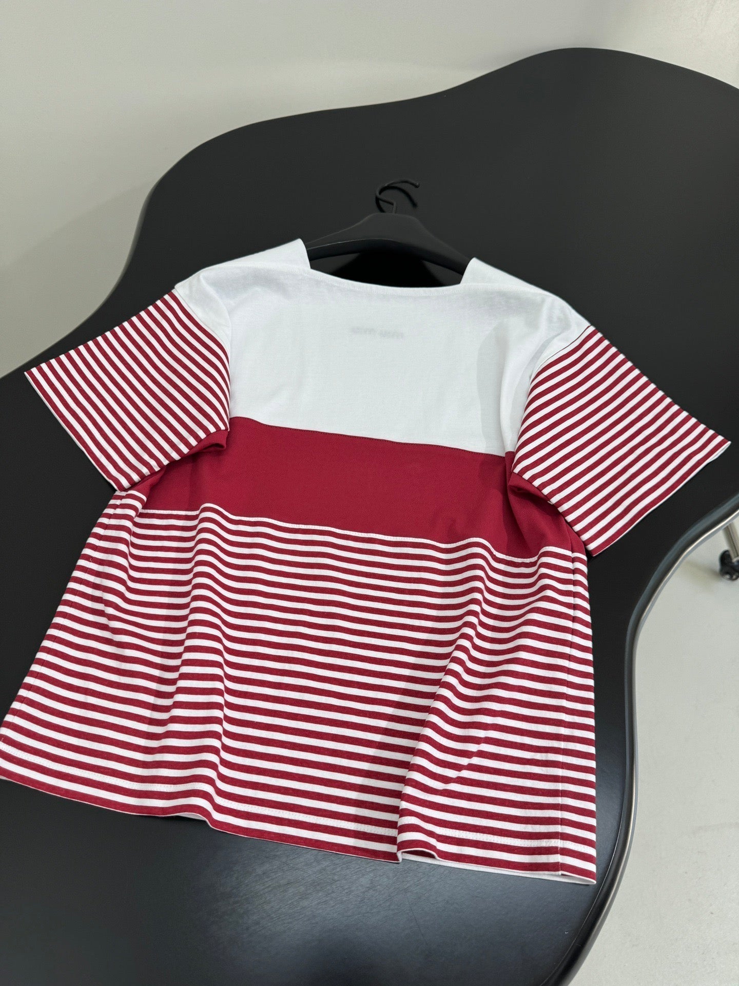 Gestreiftes T-Shirt aus Baumwolle