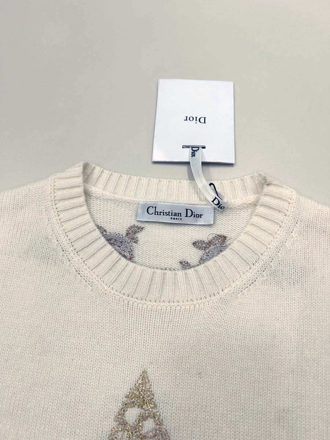 Pull en laine à col rond avec ruban étoile à cinq branches et fil d'or