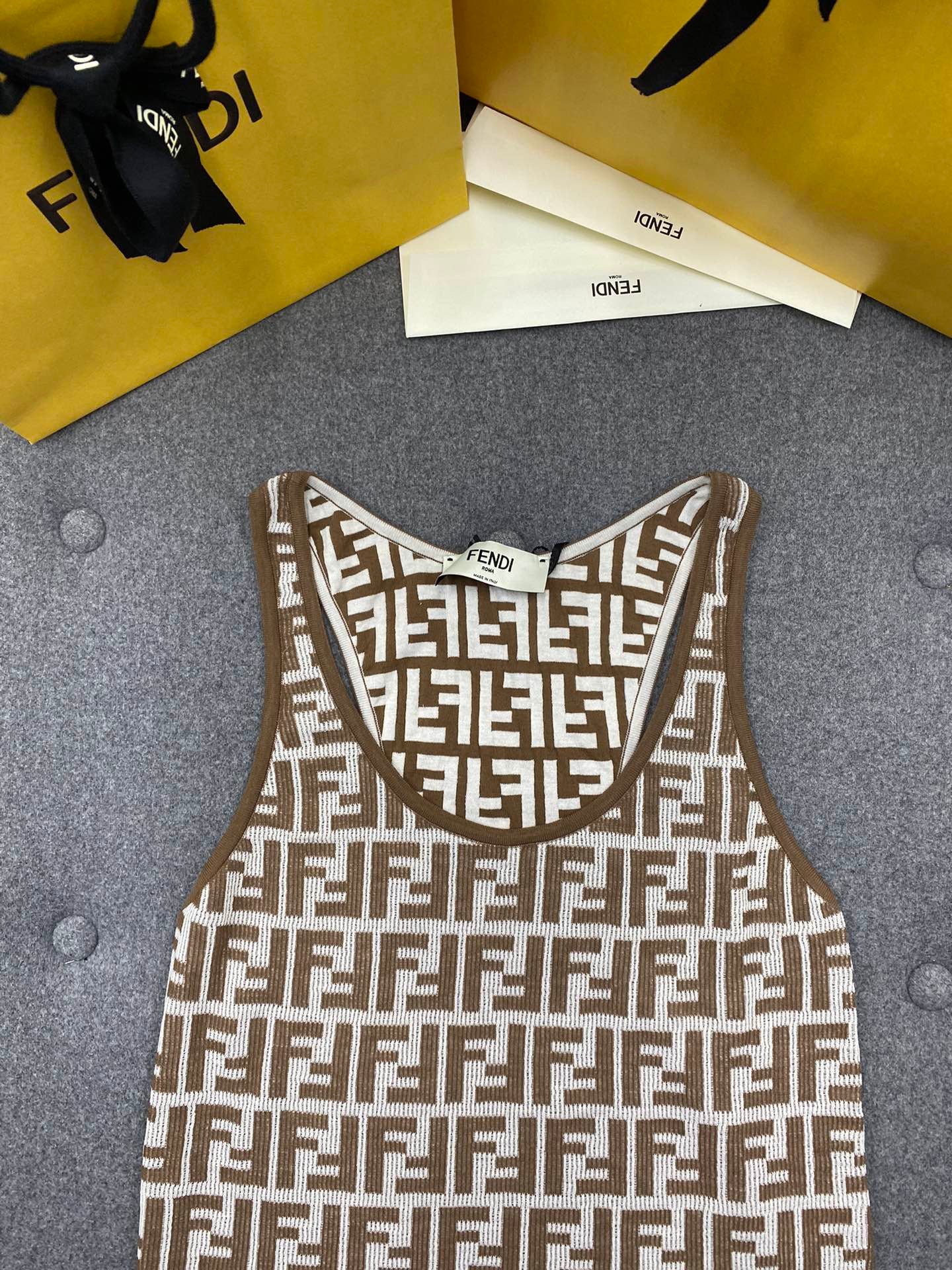 Haut en coton 𝗙𝗙 marron