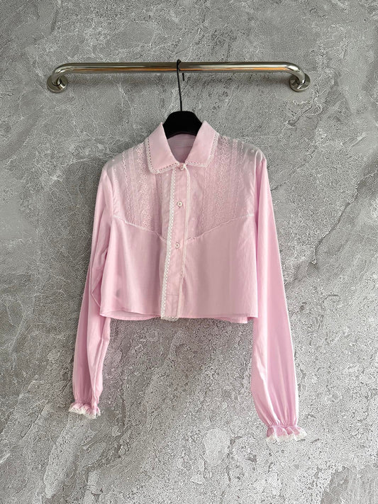 Rosa besticktes Hemd