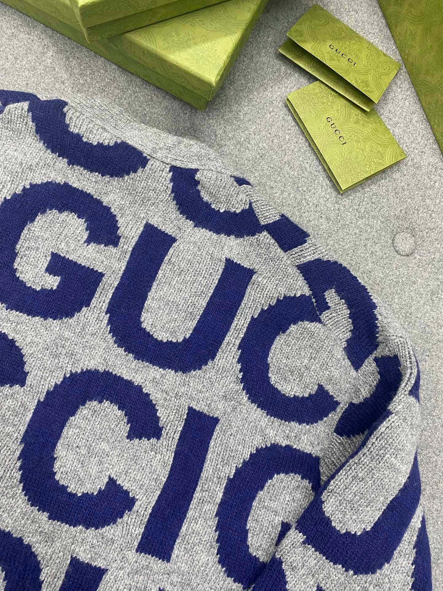 Intarsien-Cardigan aus Wolle