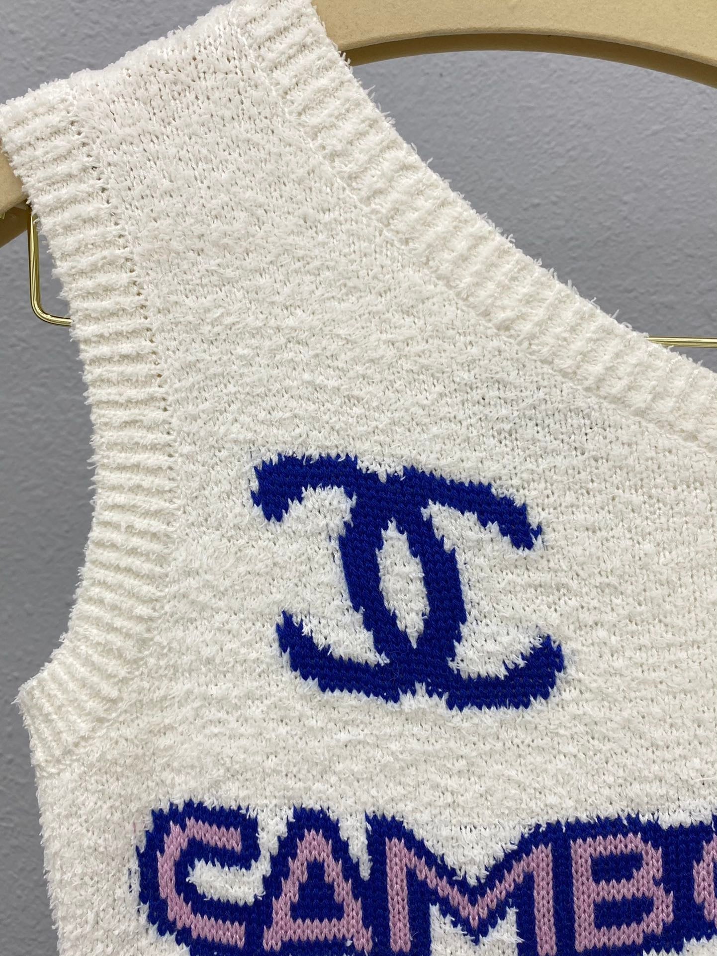 Robe gilet à épaules dénudées en jacquard avec logo en fil coloré