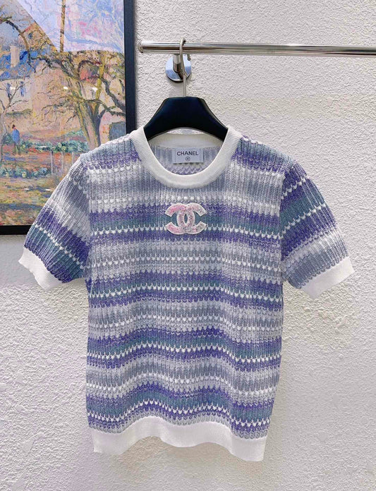 Manches courtes double C pailletées sur la poitrine