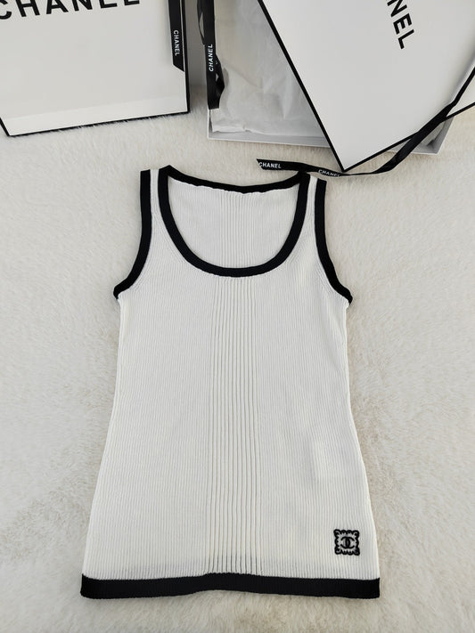 C nspired Knitted Vest