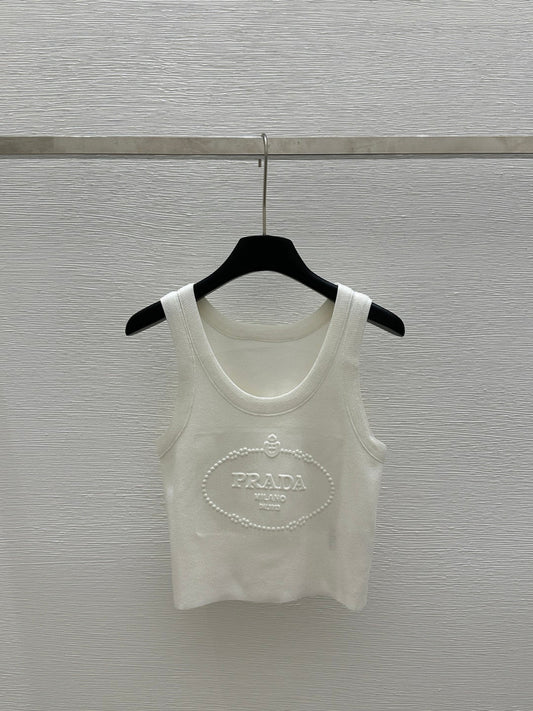 Solid color round neck letter embossed knitted vest