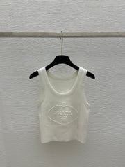 Solid color round neck letter embossed knitted vest