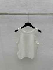 Solid color round neck letter embossed knitted vest