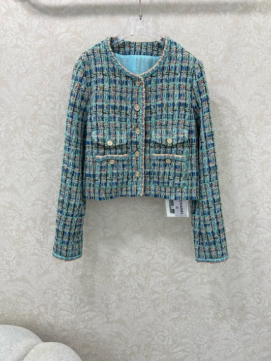 Handgefertigte Serienjacke mit gewebtem Saum