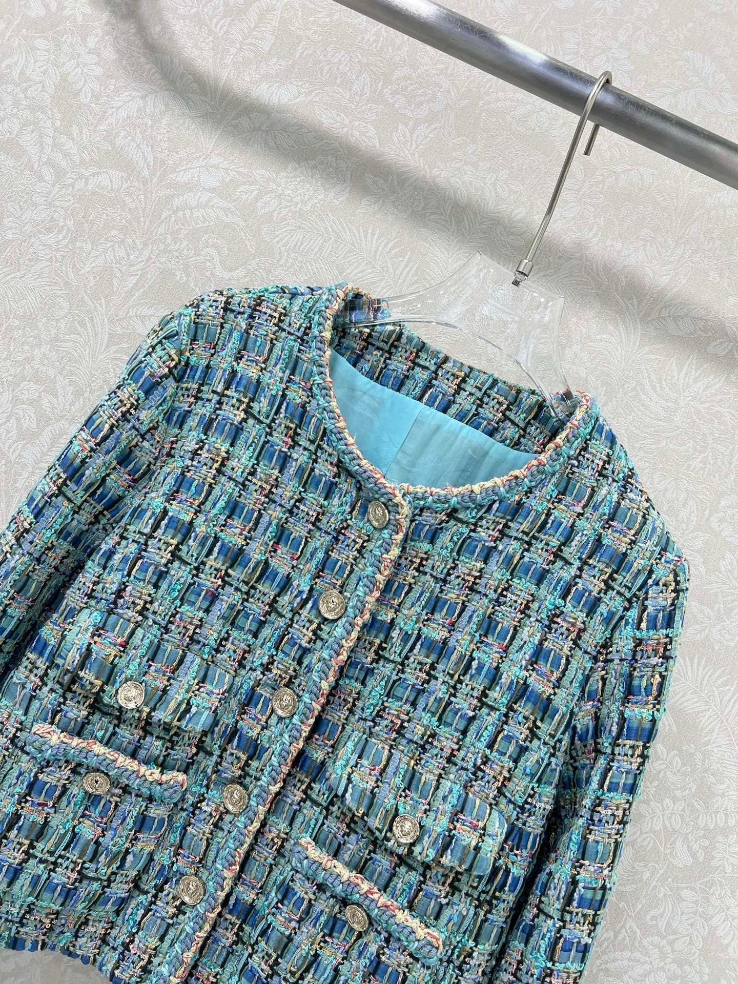 Handgefertigte Serienjacke mit gewebtem Saum