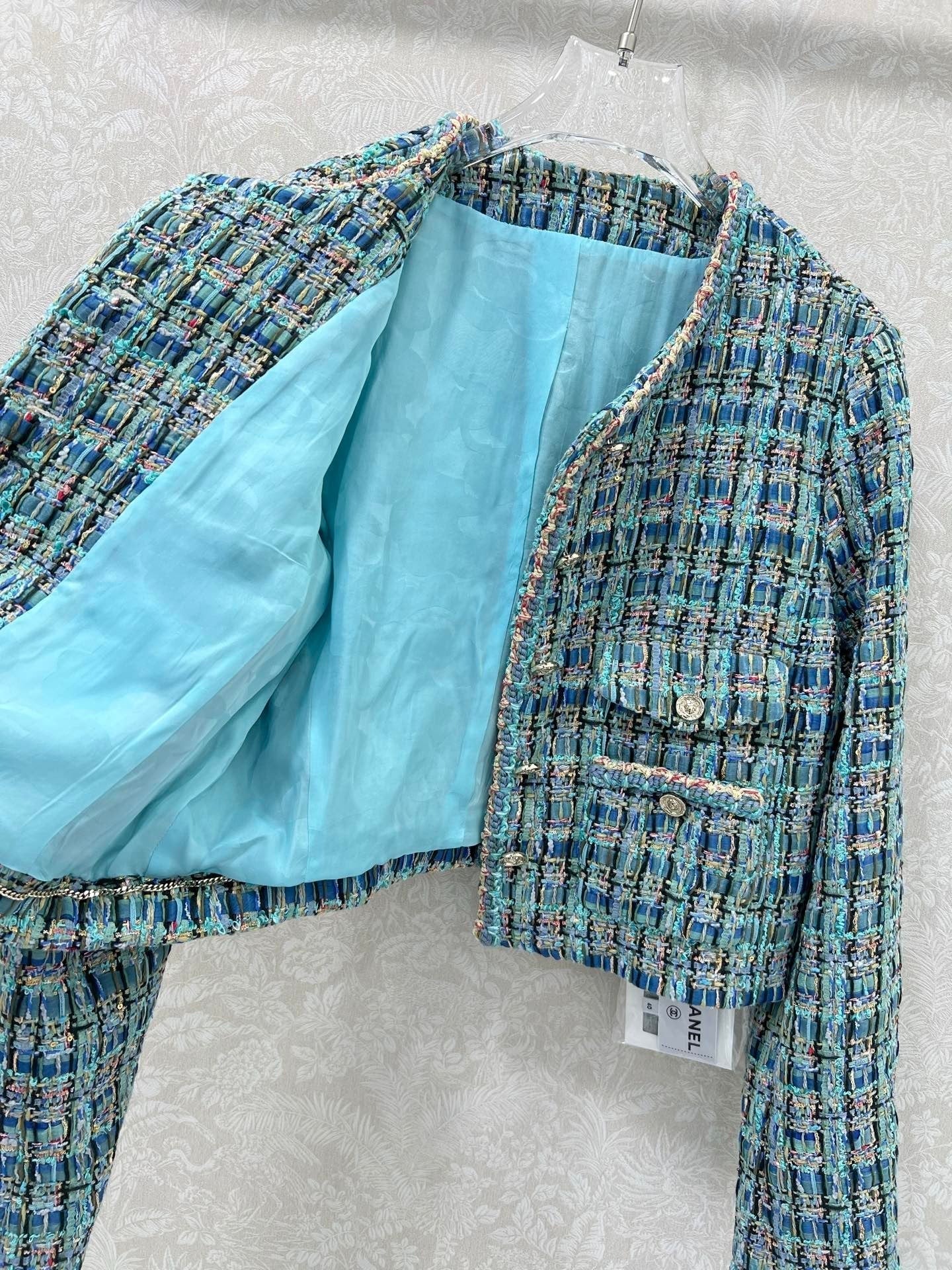 Handgefertigte Serienjacke mit gewebtem Saum