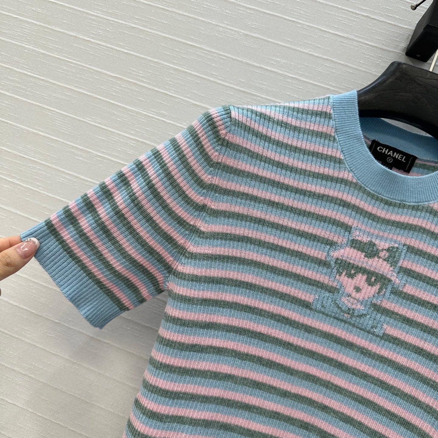 Pull en laine à rayures colorées