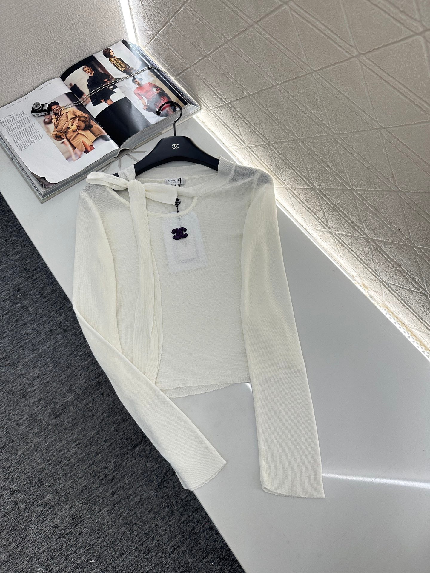 schulterfreies Stricktop mit Bindeband