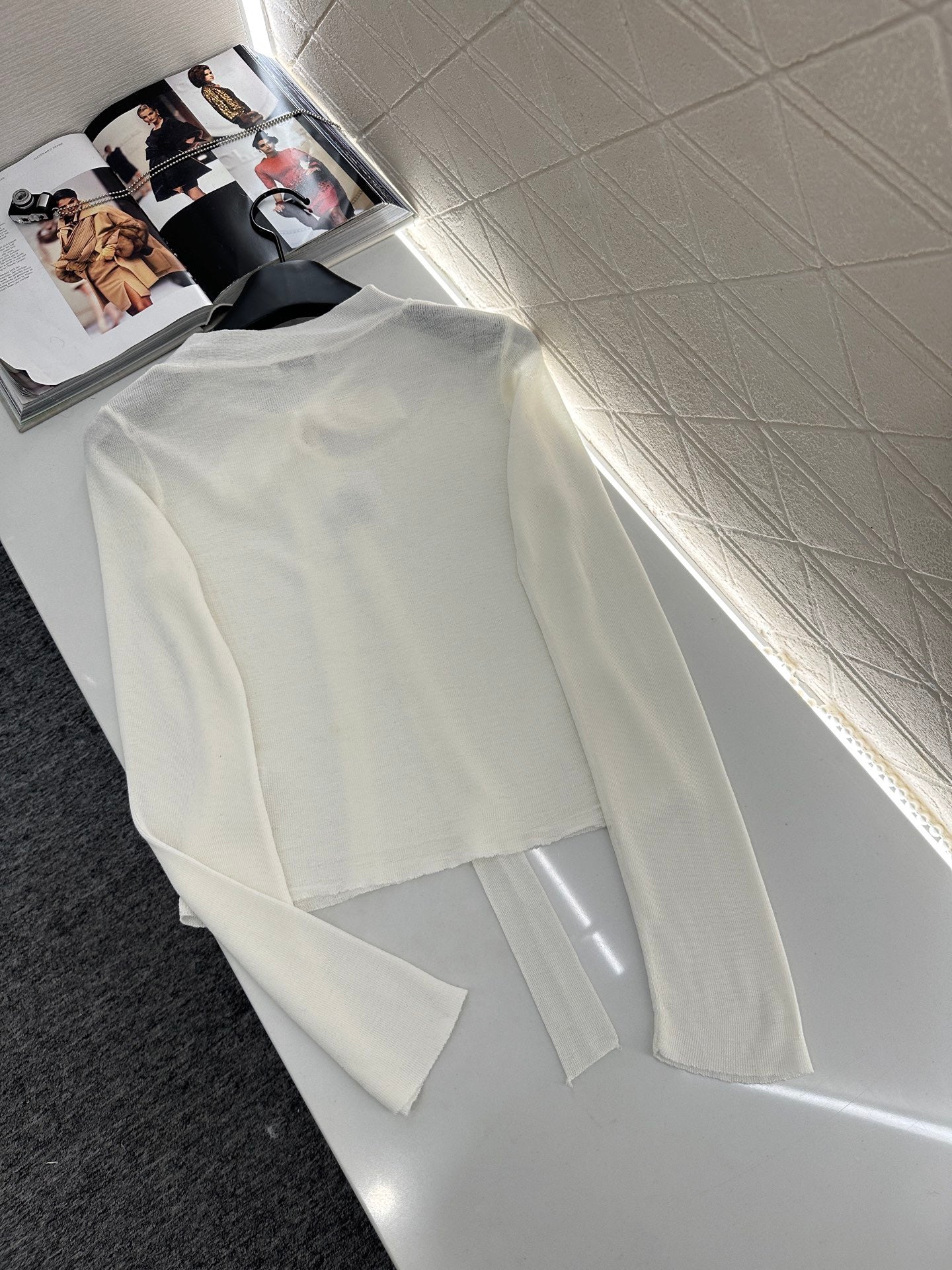 schulterfreies Stricktop mit Bindeband