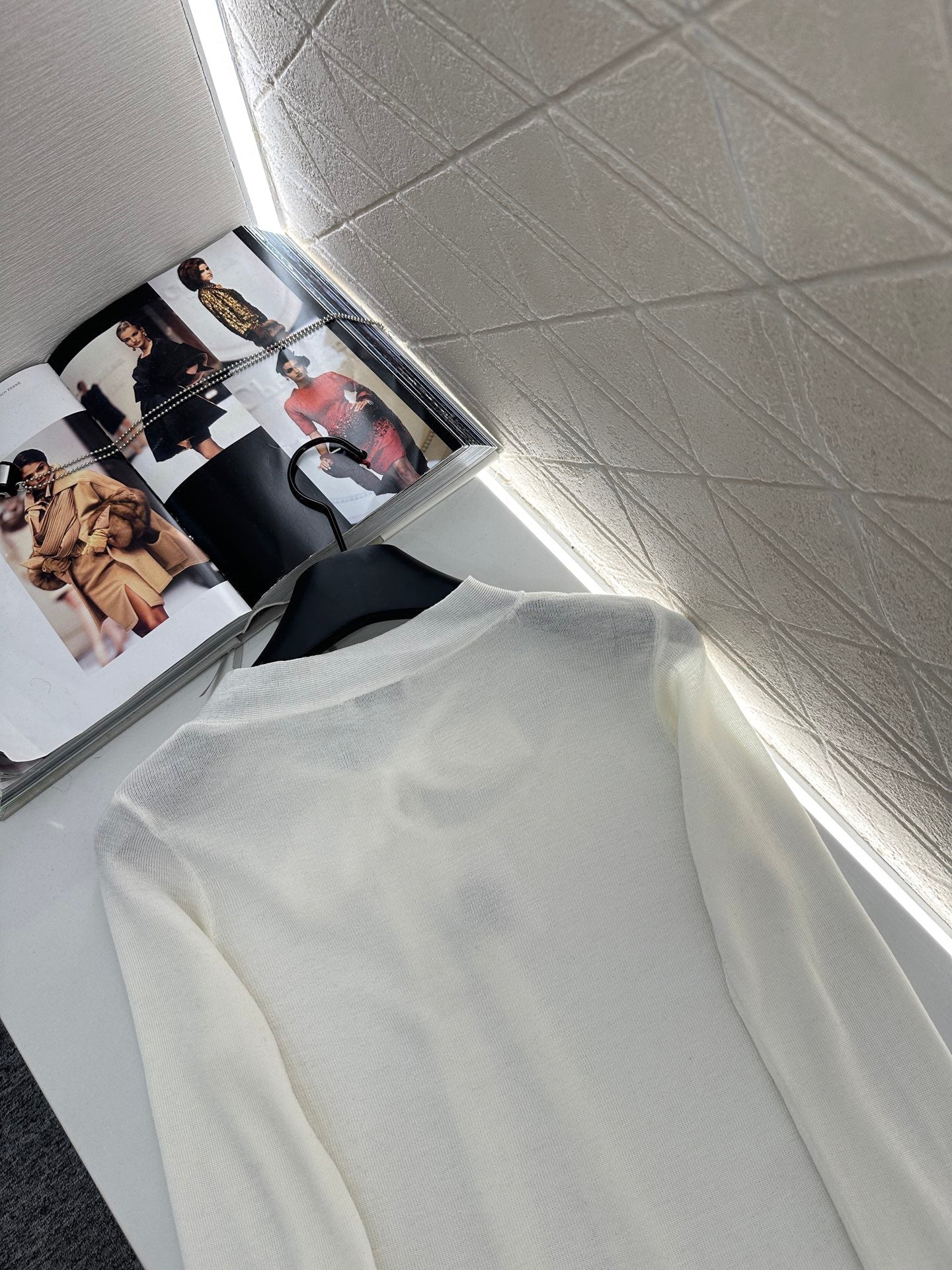 schulterfreies Stricktop mit Bindeband