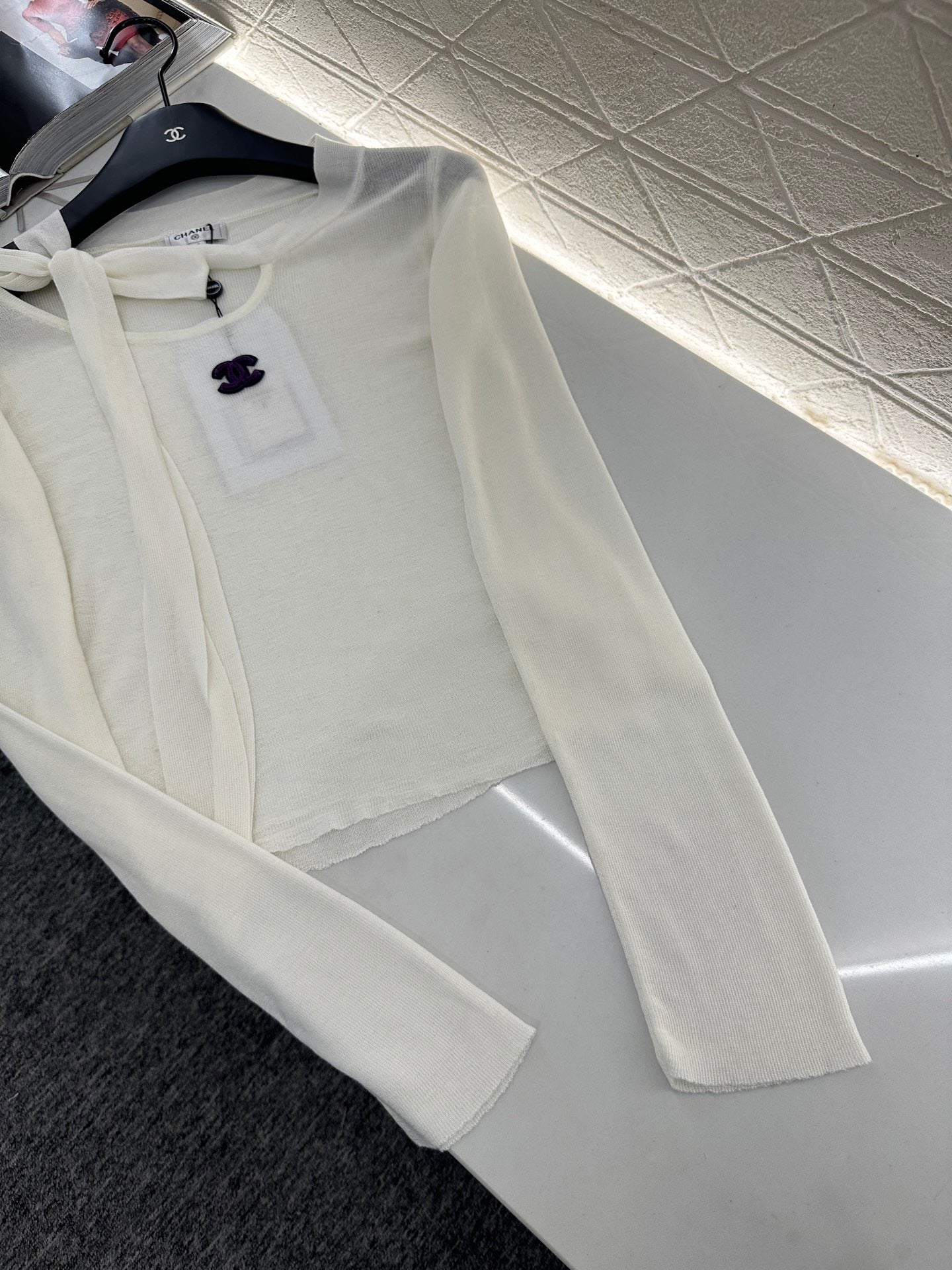 schulterfreies Stricktop mit Bindeband