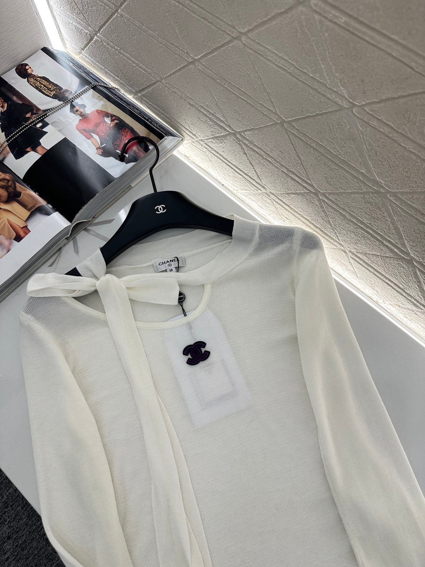 schulterfreies Stricktop mit Bindeband