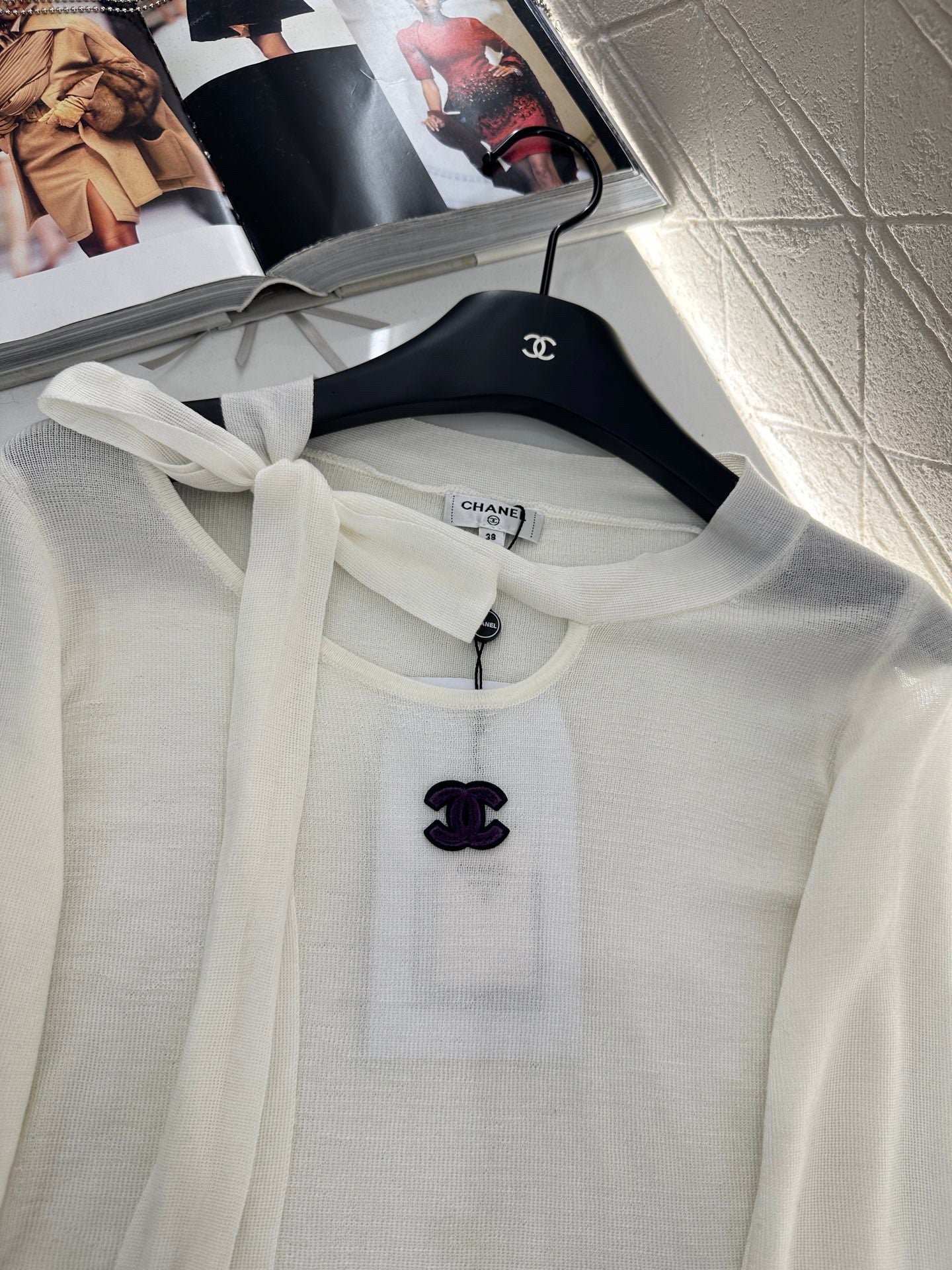 schulterfreies Stricktop mit Bindeband