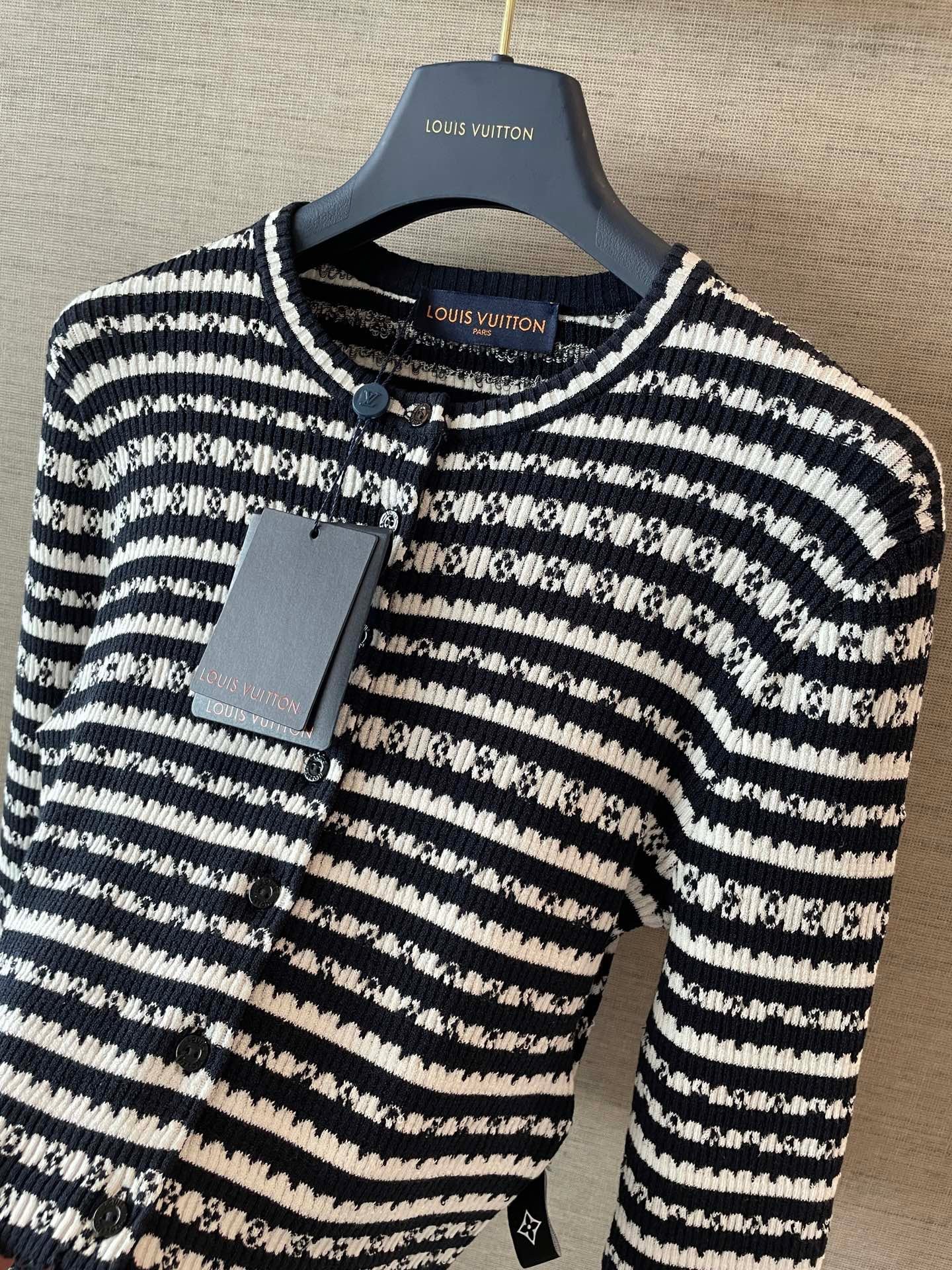 Gehäkelte Strickjacke