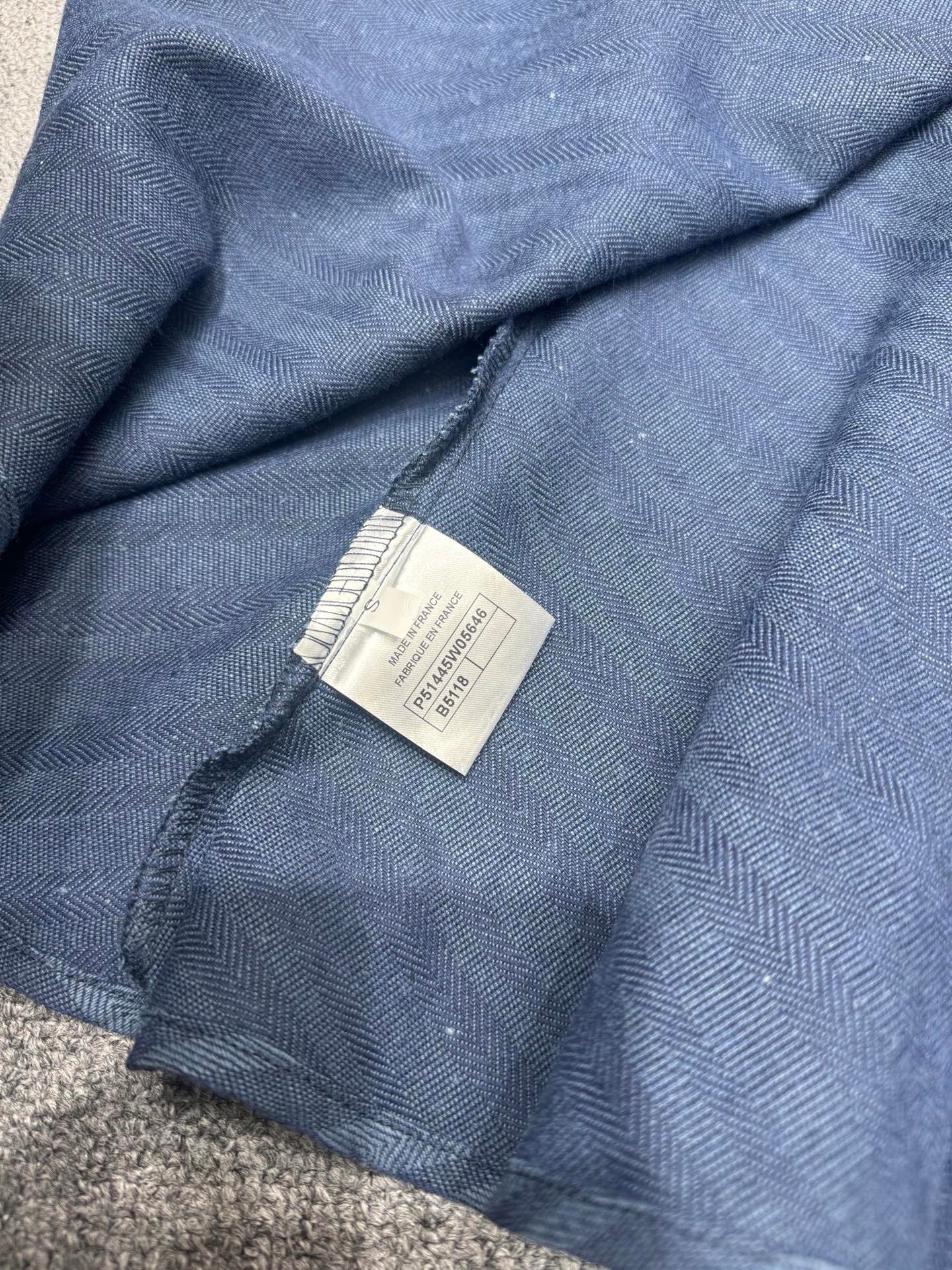 Strapskleid mit unregelmäßigem Saum