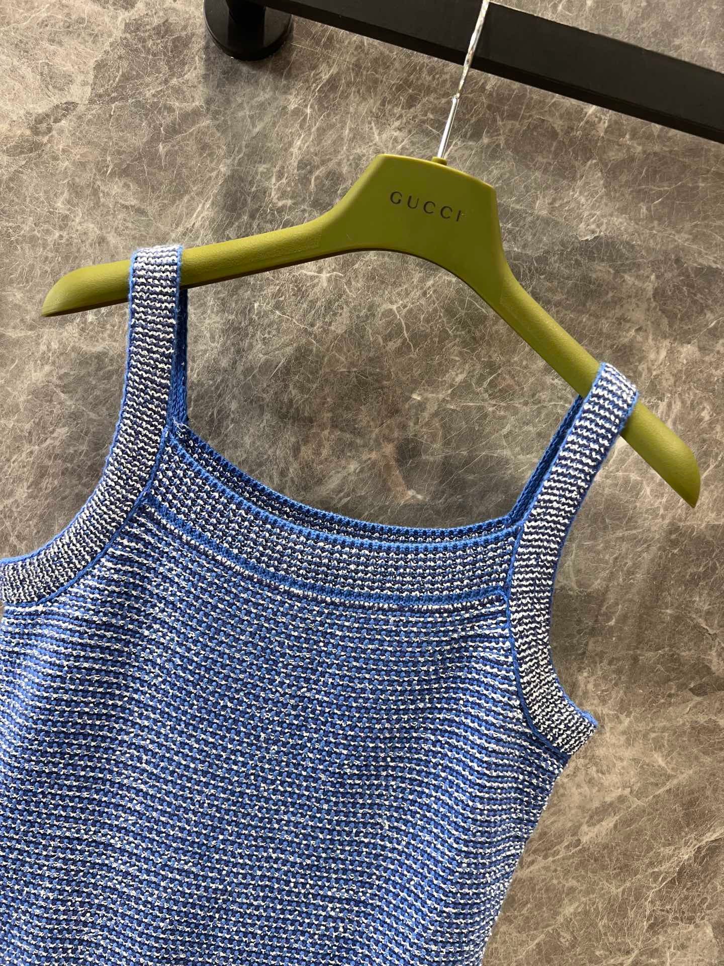 Schweres Retro-Slingkleid mit Zopfmuster