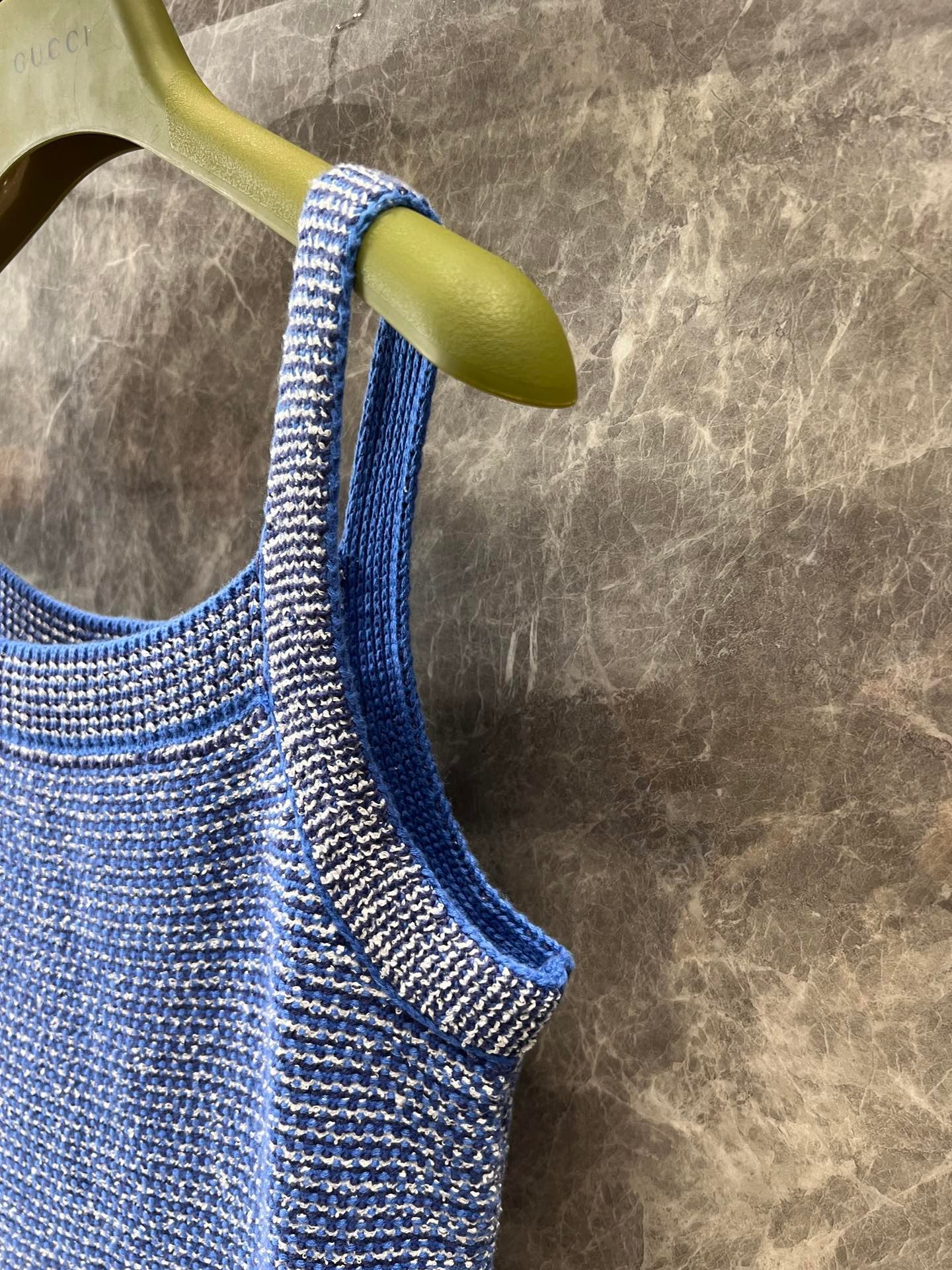 Schweres Retro-Slingkleid mit Zopfmuster