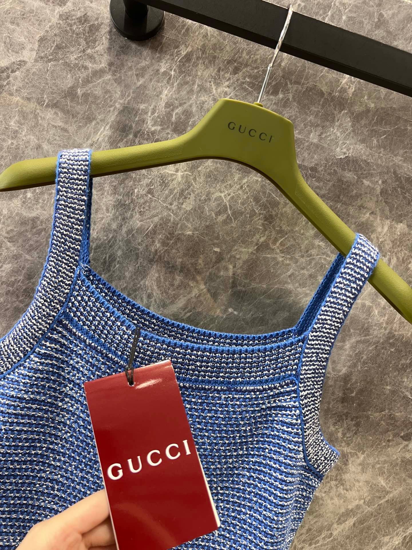 Schweres Retro-Slingkleid mit Zopfmuster