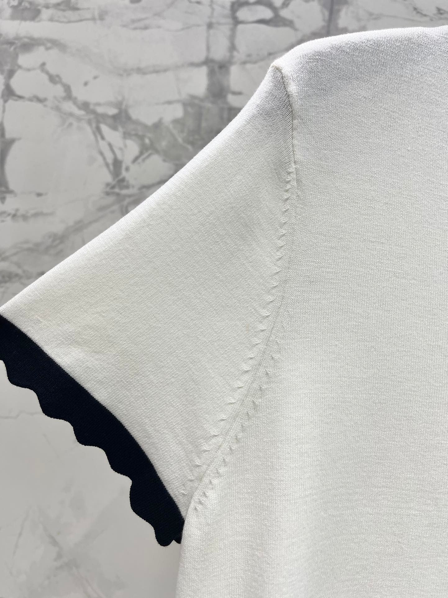 Cardigan tricoté à col en V et blocs de couleurs avec nœud