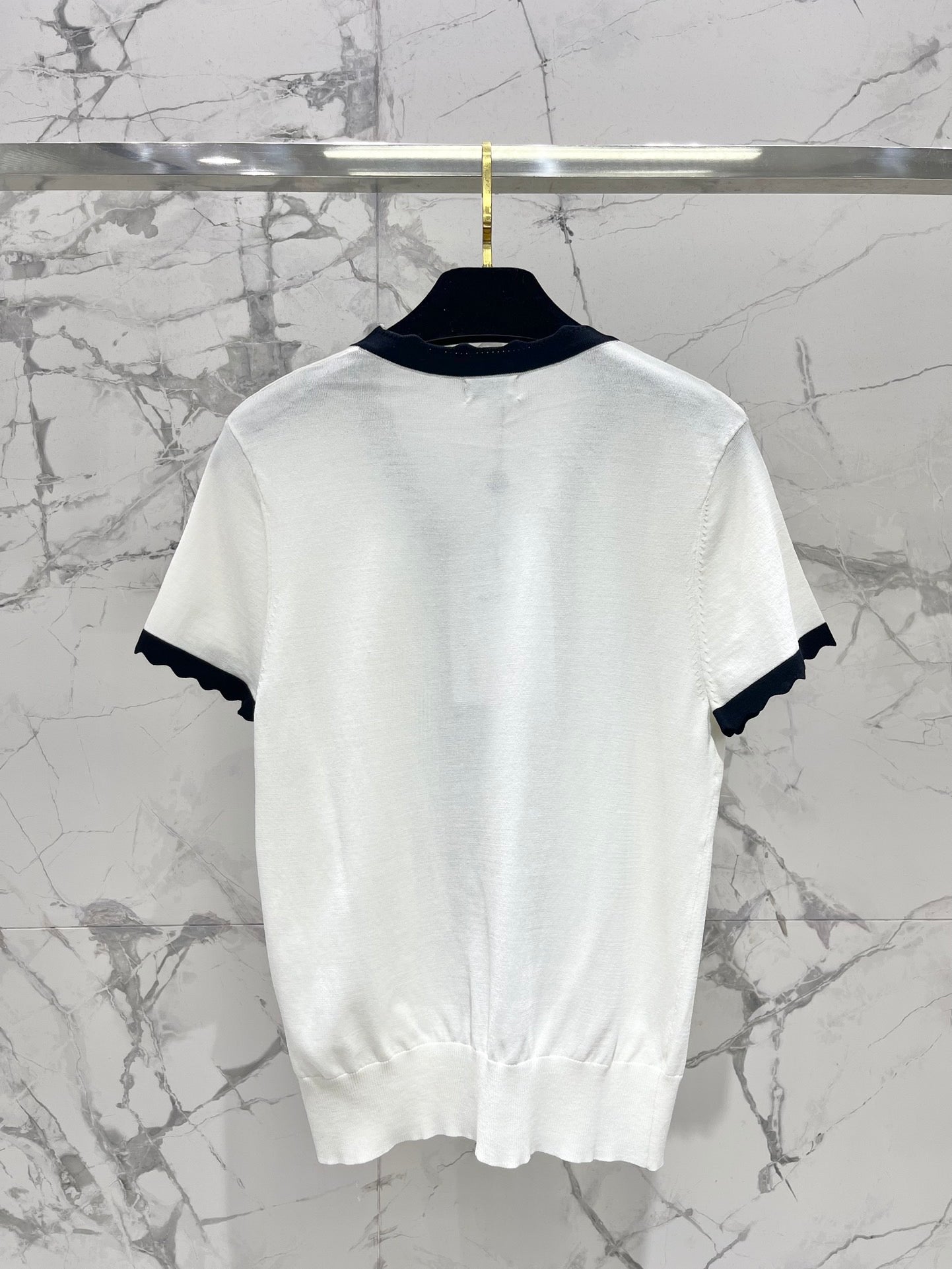 Cardigan tricoté à col en V et blocs de couleurs avec nœud