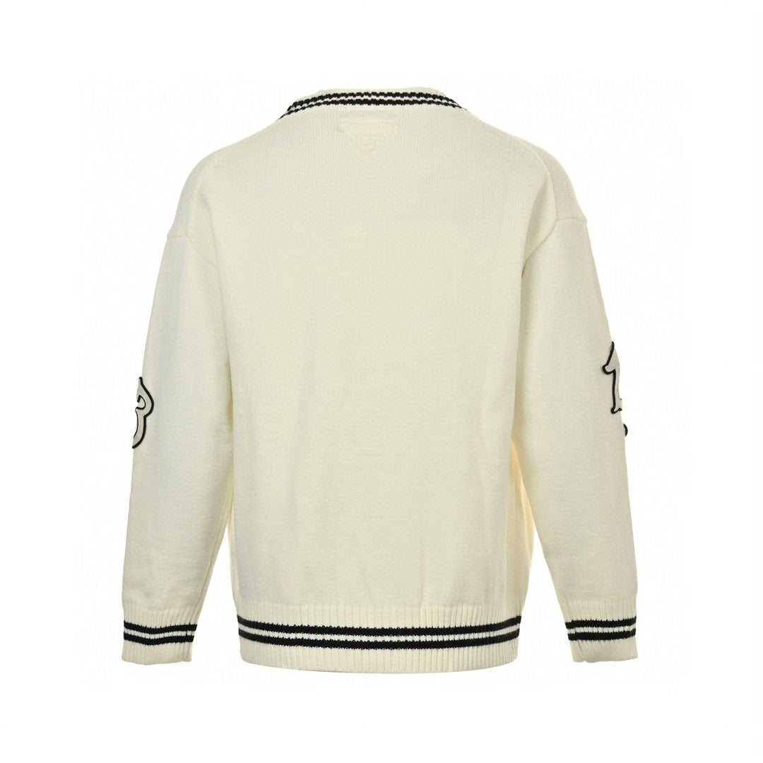 Pull cardigan preppy à appliqués