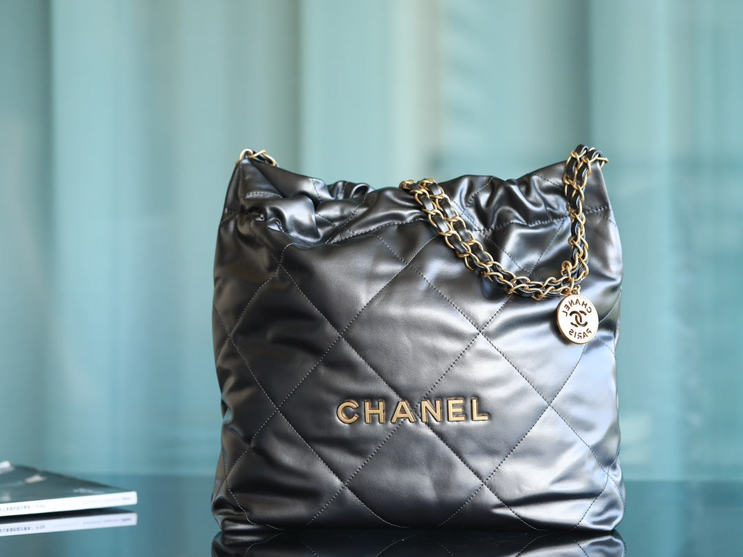 Handtasche Glänzendes Kalbsleder &amp; goldfarbenes Metall metallgrau