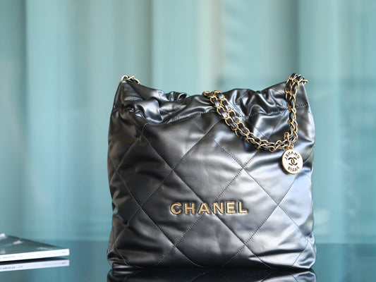 Handtasche Glänzendes Kalbsleder &amp; goldfarbenes Metall metallgrau