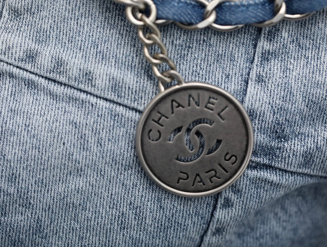 Handtasche Washed Denim &amp; silberfarbenes Metall Light