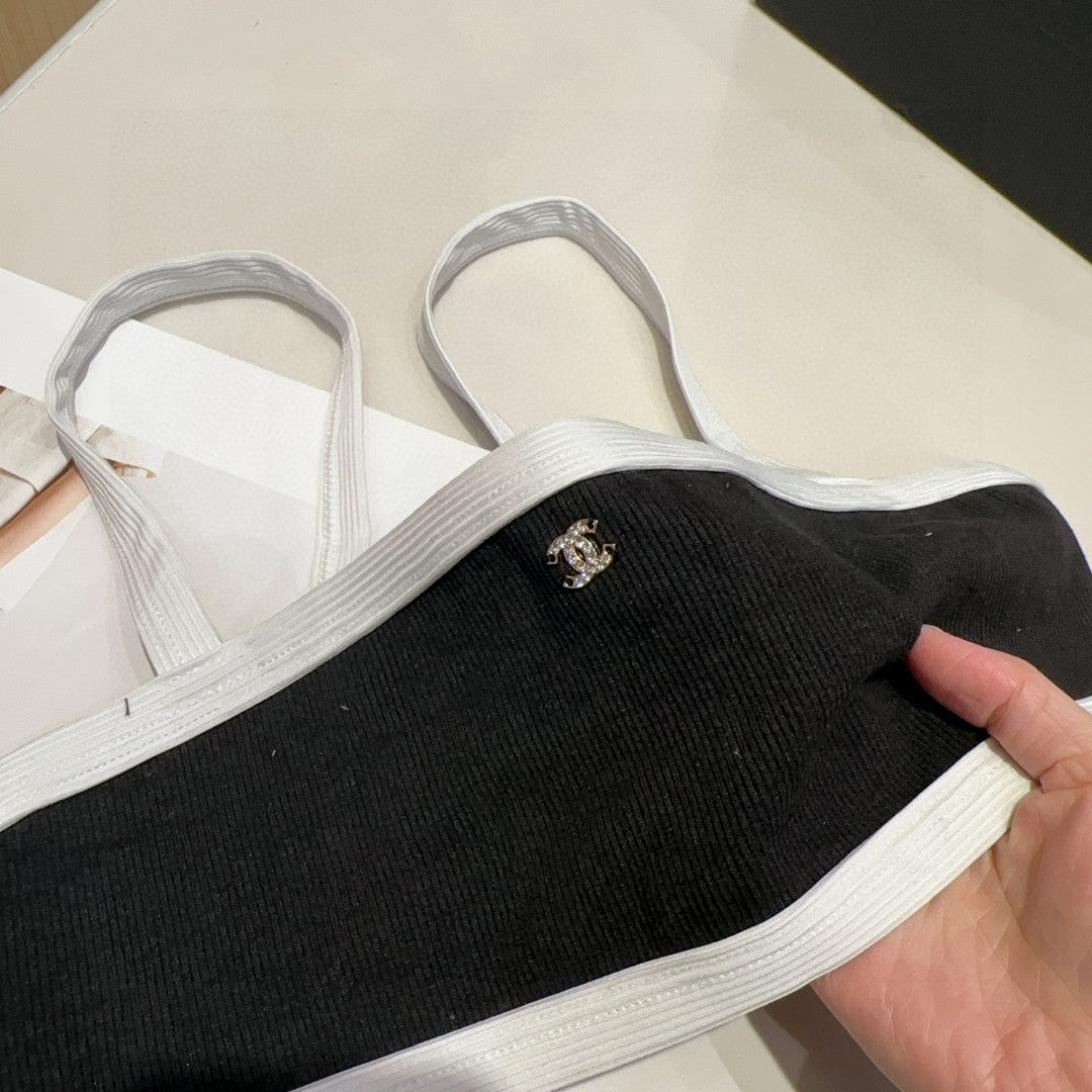 Bikini côtelé noir et blanc avec accessoires convertibles 