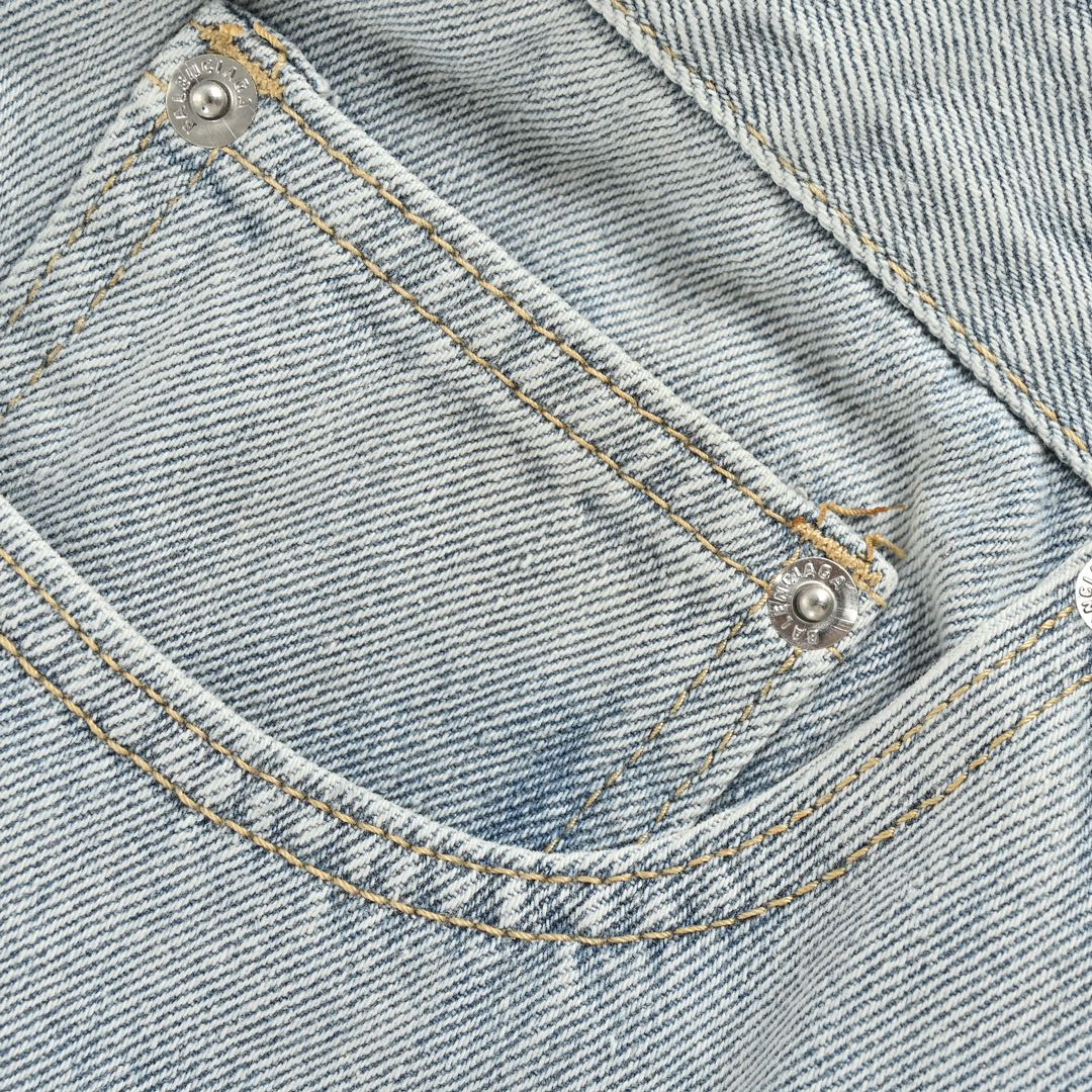 short en jean à ourlet à pompons vieilli